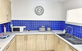 2 Bed City Centre Apt, Free Parking - Albert Clock, Customs House