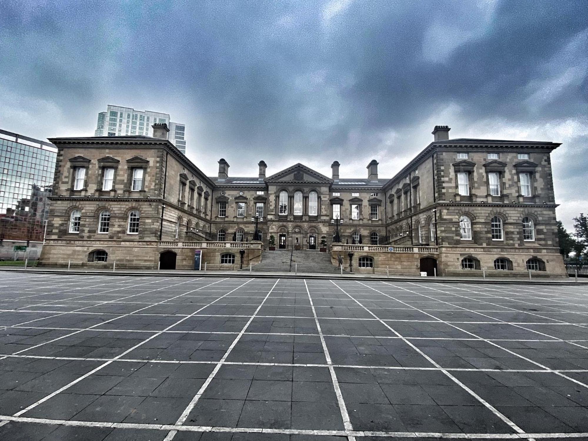 2 Bed City Centre Apt, Free Parking - Albert Clock, Customs House Belfast Exterior photo